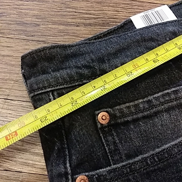 NWT. Levis 501 shorts. - Picture 12 of 17